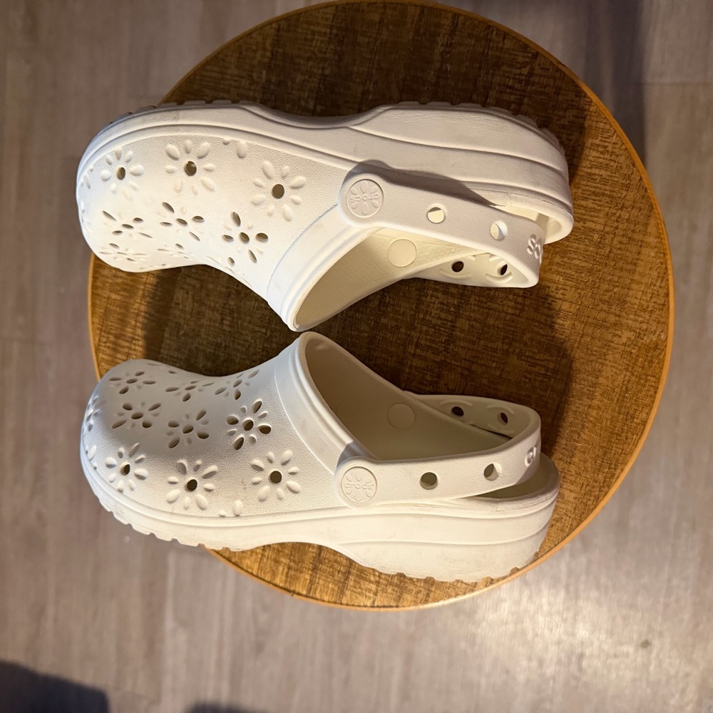 CROCS White Floral Cutout Clog Sandals - Picture 4 of 6